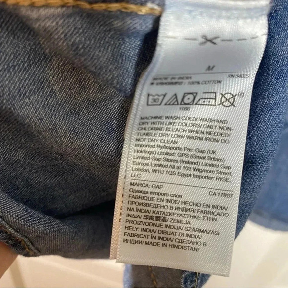 Gap Women's Denim Pearl Snap Shirt M Halloween Sugar Skull Patch Beaded Stars - Picture 9 of 12